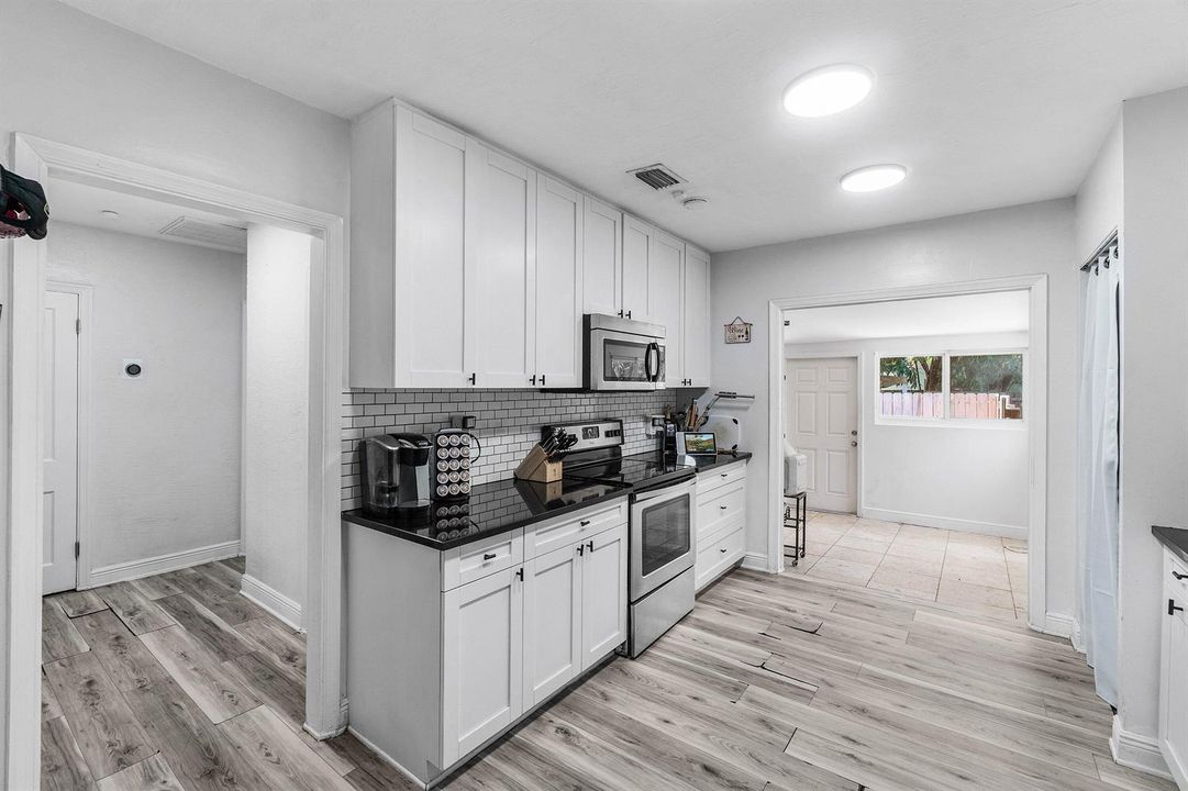 011-51236thStreet-WestPalmBeach-FL-33407