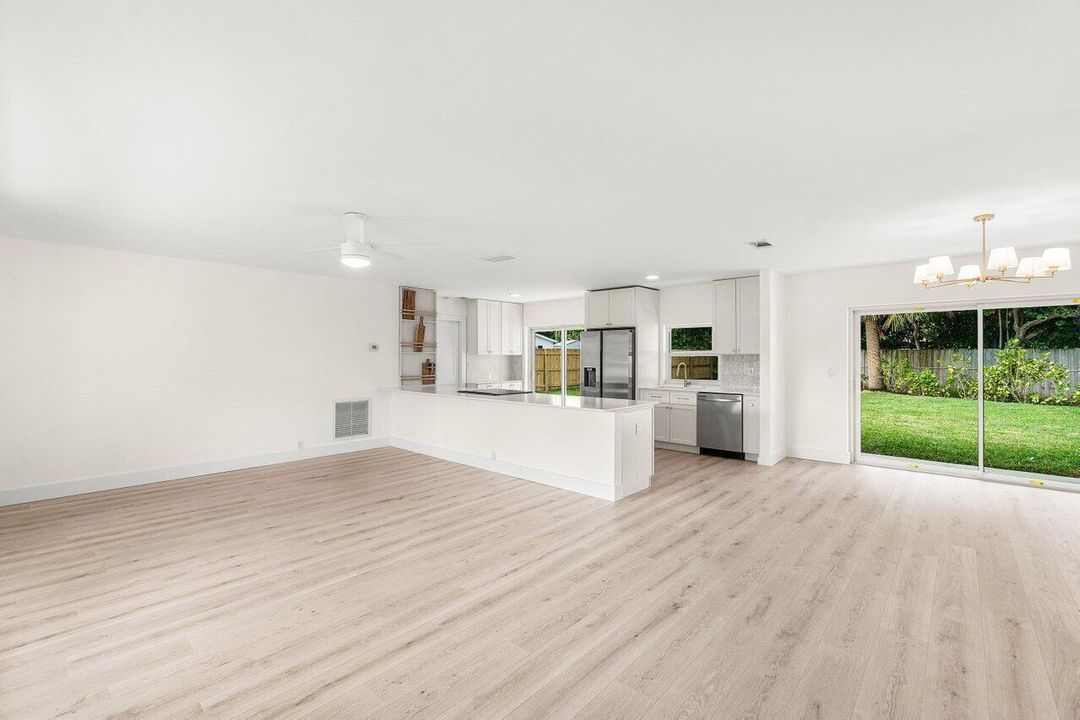 ENTRY LIVING