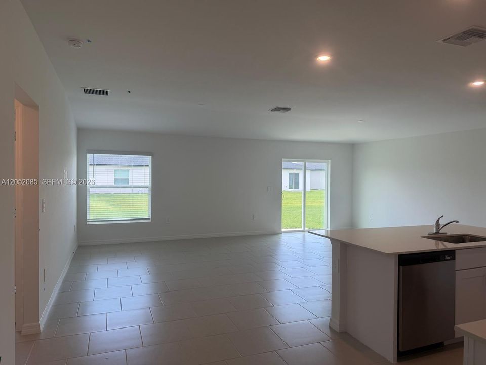 For Rent: $2,400 (4 beds, 3 baths, 2174 Square Feet)