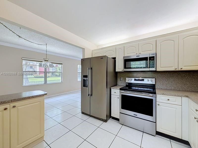 En Venta: $157,000 (2 camas, 2 baños, 1166 Pies cuadrados)