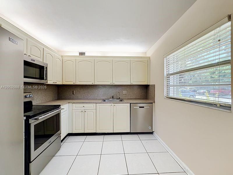 En Venta: $157,000 (2 camas, 2 baños, 1166 Pies cuadrados)