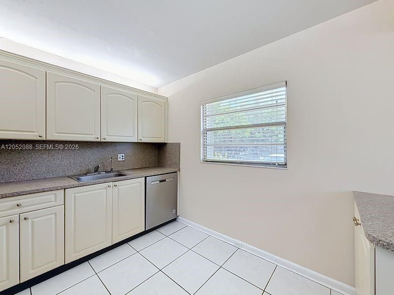 En Venta: $157,000 (2 camas, 2 baños, 1166 Pies cuadrados)