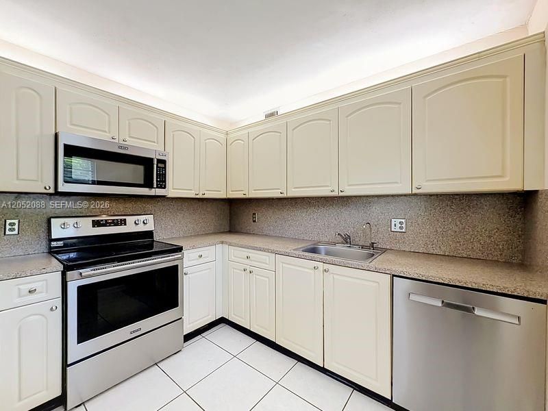 En Venta: $157,000 (2 camas, 2 baños, 1166 Pies cuadrados)