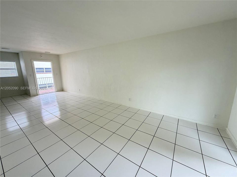 В аренду: $1,750 (1 спален, 1 ванн, 700 Квадратных фут)