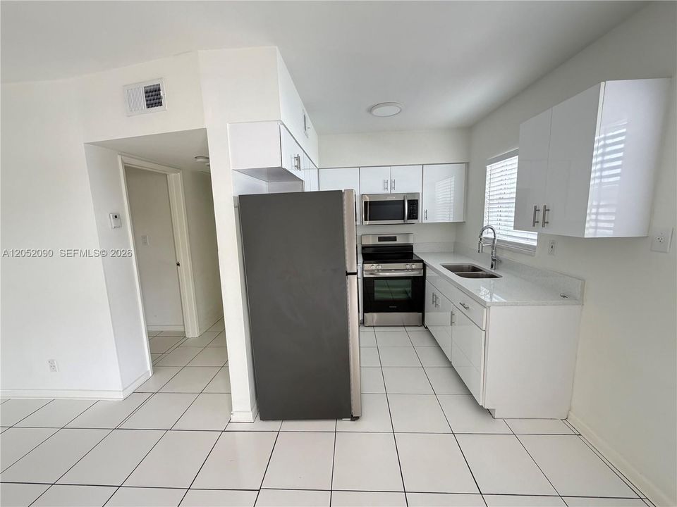 В аренду: $1,750 (1 спален, 1 ванн, 700 Квадратных фут)
