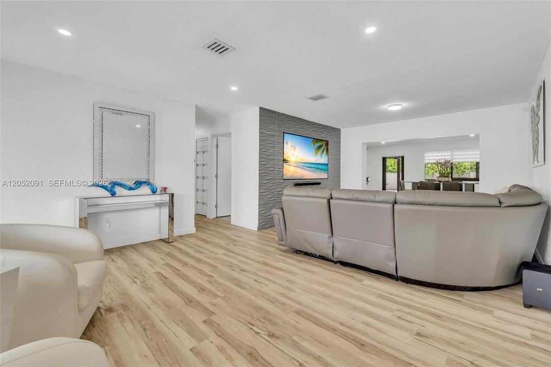 For Sale: $760,000 (5 beds, 3 baths, 2040 Square Feet)