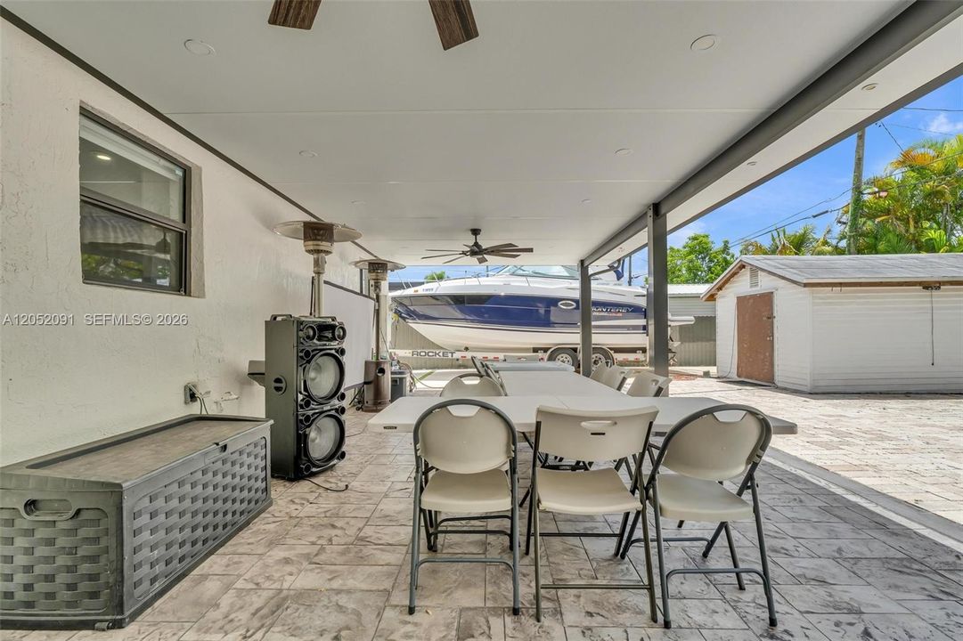 For Sale: $760,000 (5 beds, 3 baths, 2040 Square Feet)