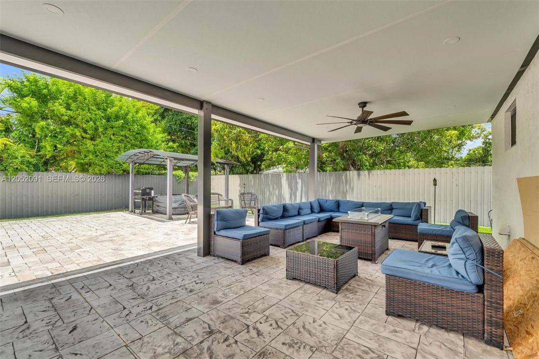 For Sale: $760,000 (5 beds, 3 baths, 2040 Square Feet)