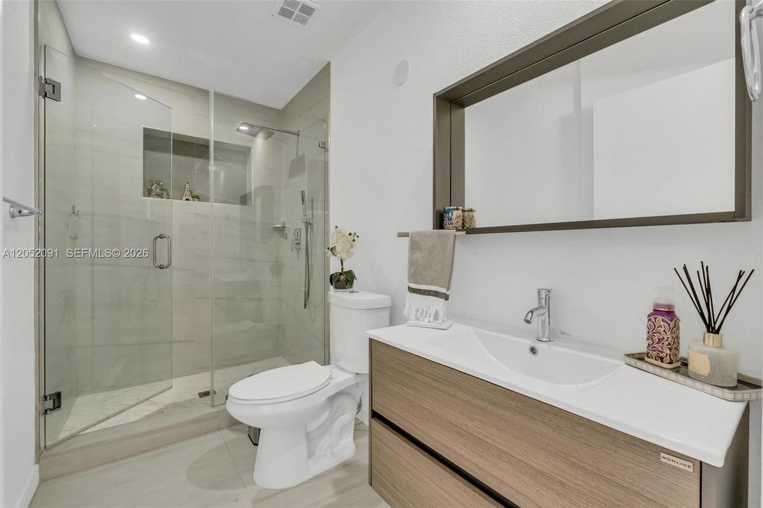 For Sale: $760,000 (5 beds, 3 baths, 2040 Square Feet)