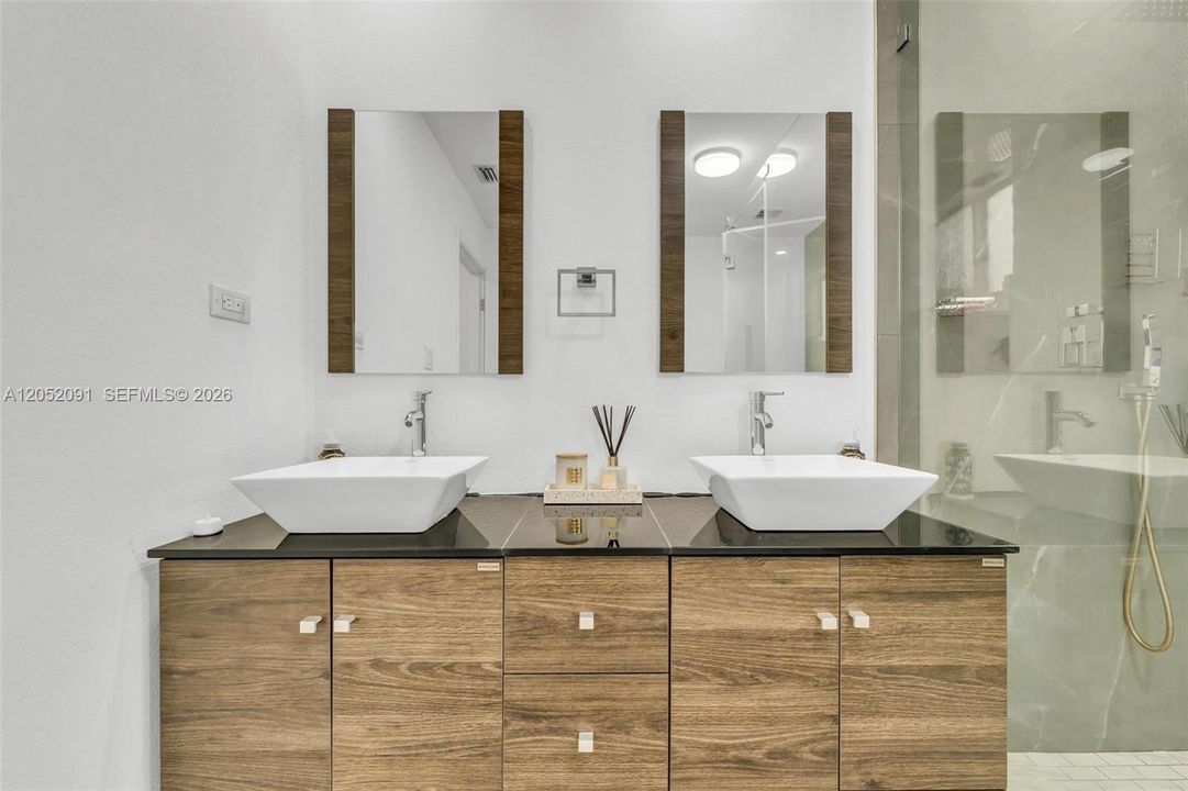 For Sale: $760,000 (5 beds, 3 baths, 2040 Square Feet)