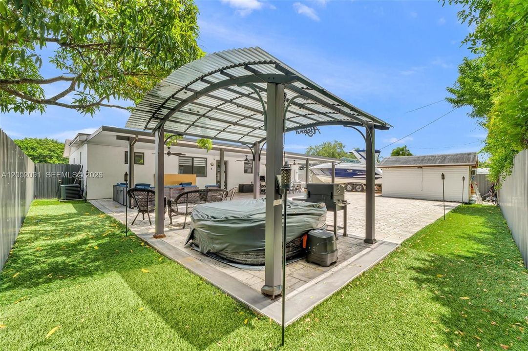 For Sale: $760,000 (5 beds, 3 baths, 2040 Square Feet)