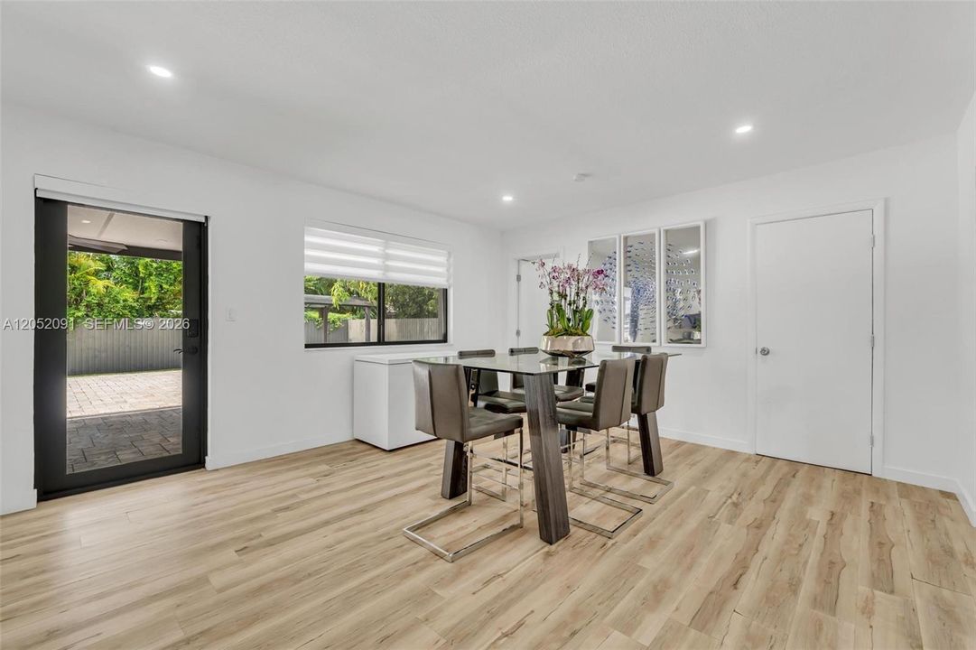 For Sale: $760,000 (5 beds, 3 baths, 2040 Square Feet)