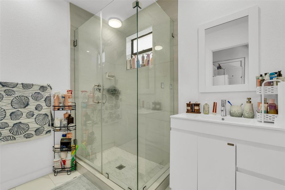 For Sale: $760,000 (5 beds, 3 baths, 2040 Square Feet)