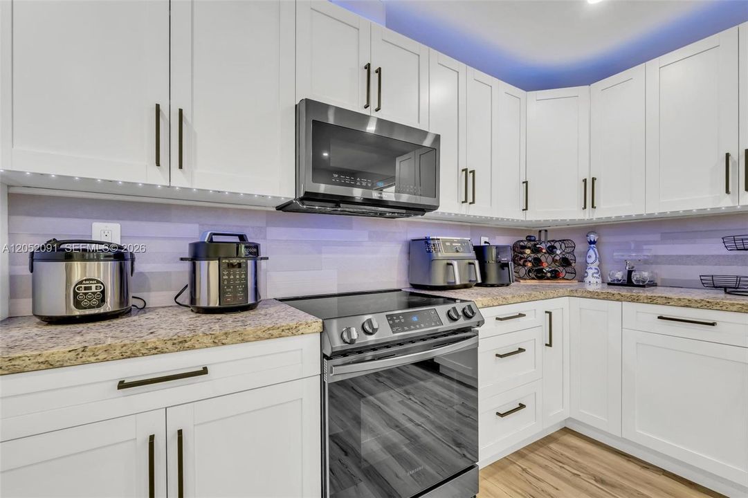 For Sale: $760,000 (5 beds, 3 baths, 2040 Square Feet)