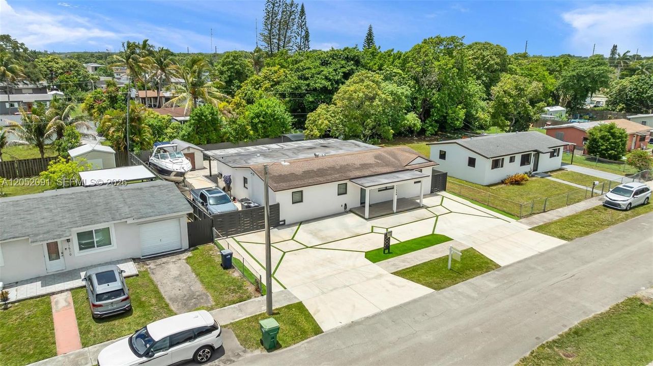 For Sale: $760,000 (5 beds, 3 baths, 2040 Square Feet)
