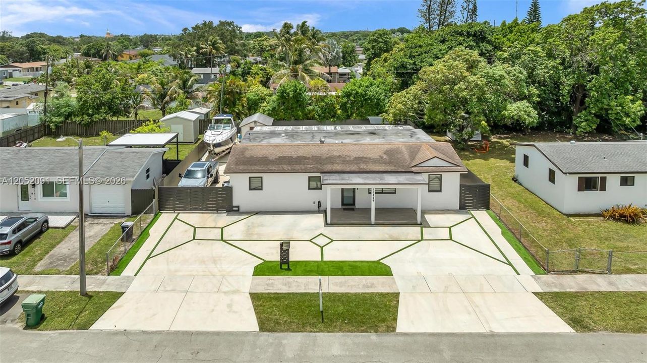 For Sale: $760,000 (5 beds, 3 baths, 2040 Square Feet)