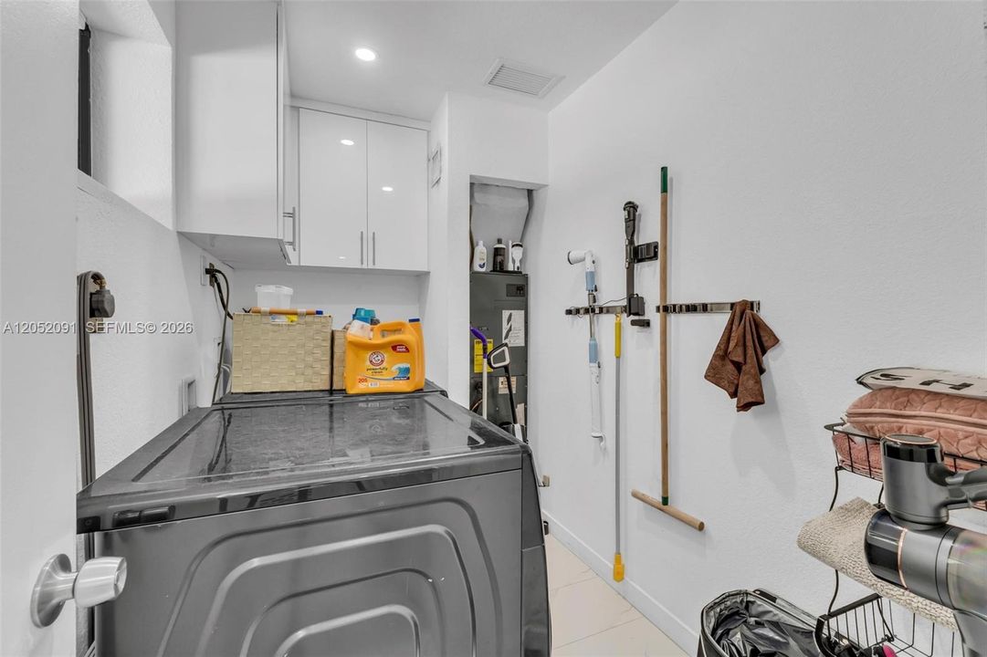 For Sale: $760,000 (5 beds, 3 baths, 2040 Square Feet)