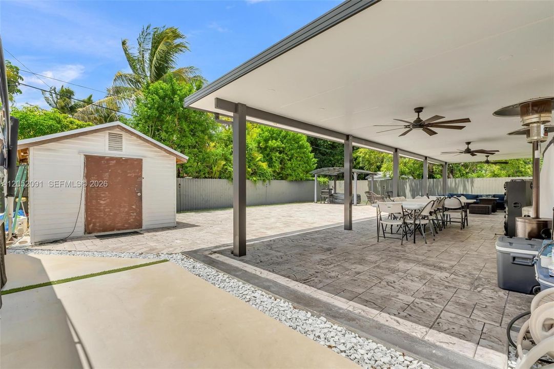 For Sale: $760,000 (5 beds, 3 baths, 2040 Square Feet)