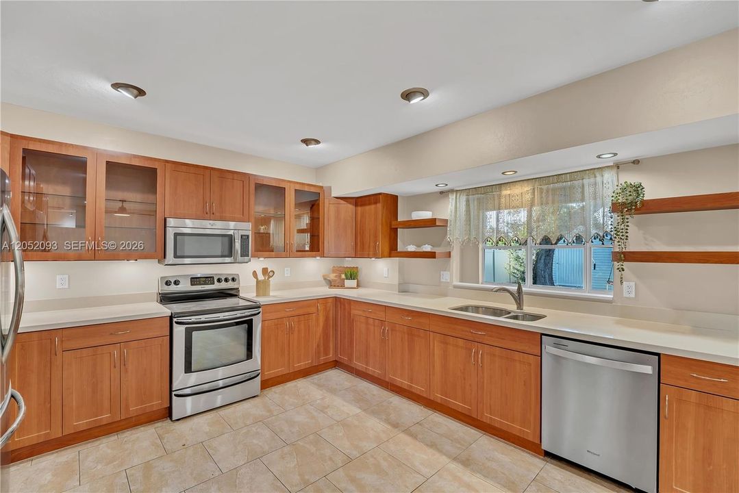 For Sale: $930,000 (4 beds, 3 baths, 2600 Square Feet)