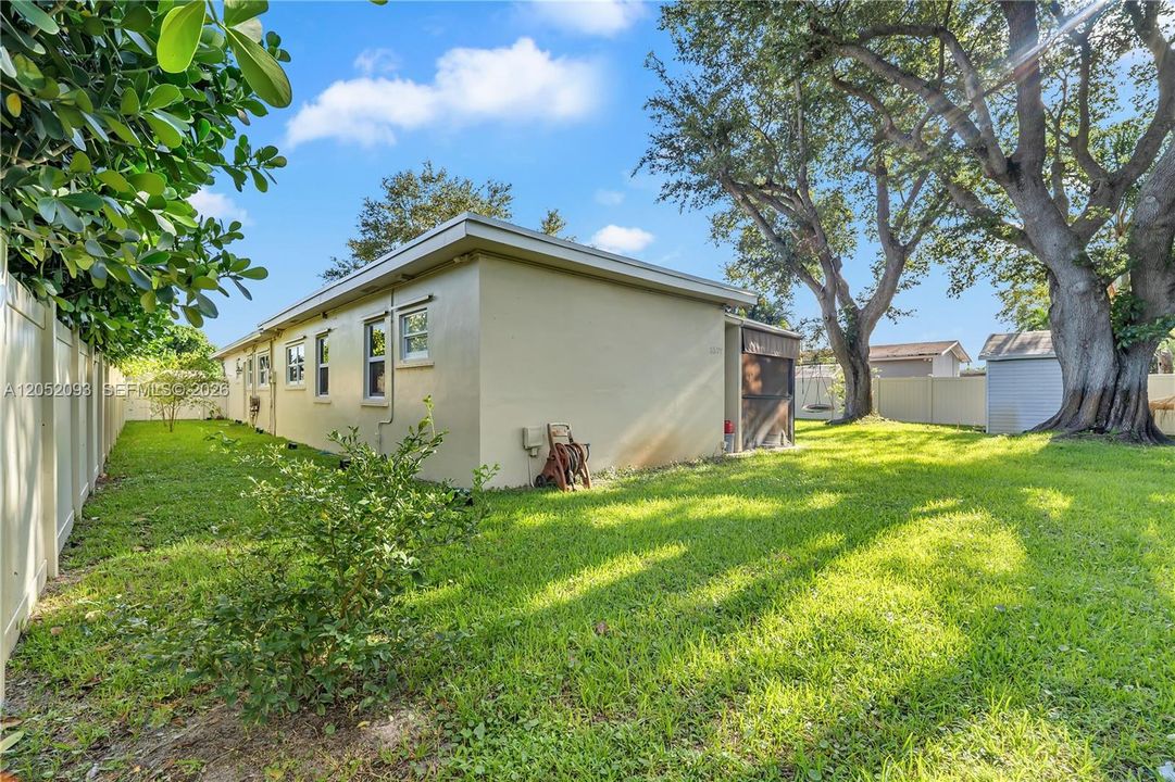 For Sale: $930,000 (4 beds, 3 baths, 2600 Square Feet)