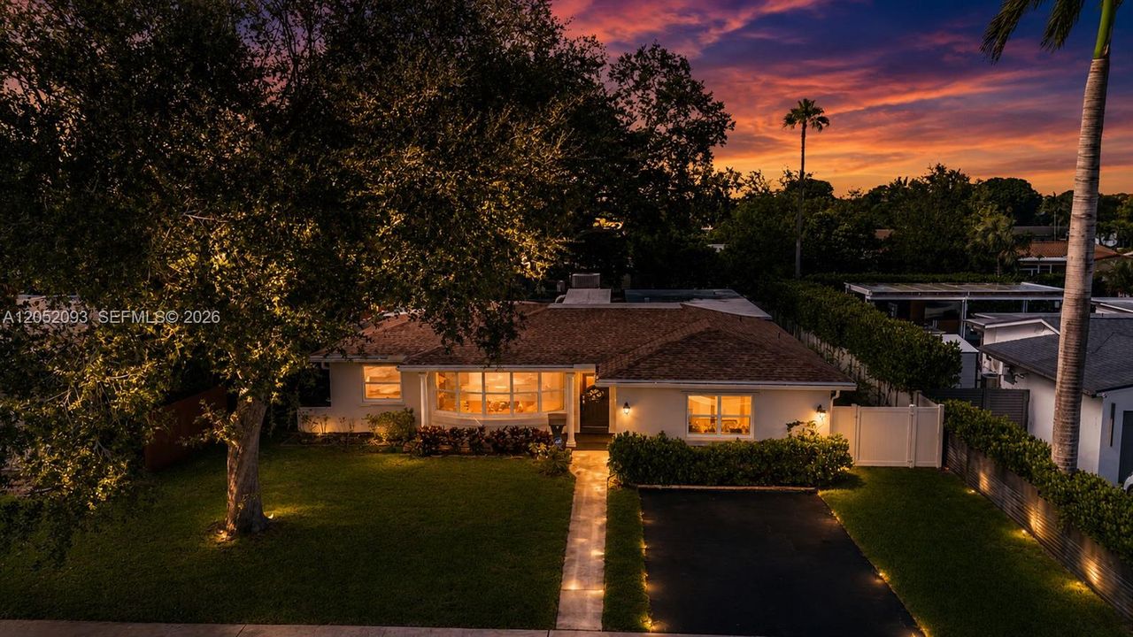 For Sale: $930,000 (4 beds, 3 baths, 2600 Square Feet)