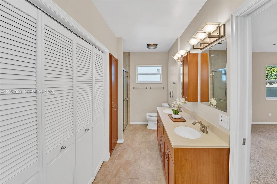 For Sale: $930,000 (4 beds, 3 baths, 2600 Square Feet)