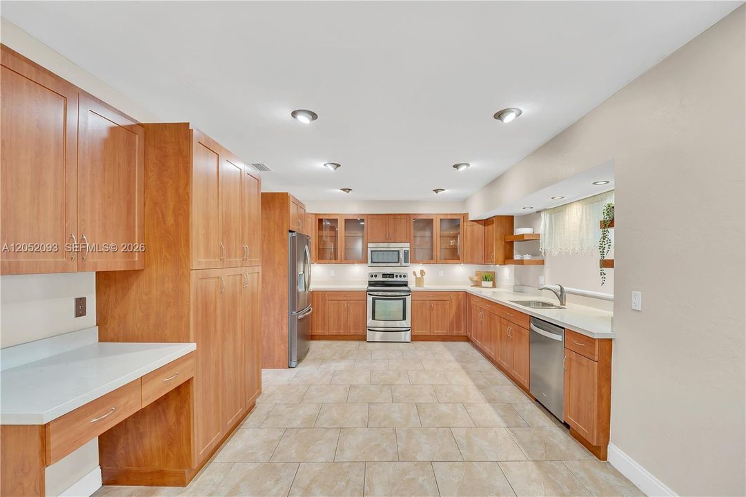 For Sale: $930,000 (4 beds, 3 baths, 2600 Square Feet)