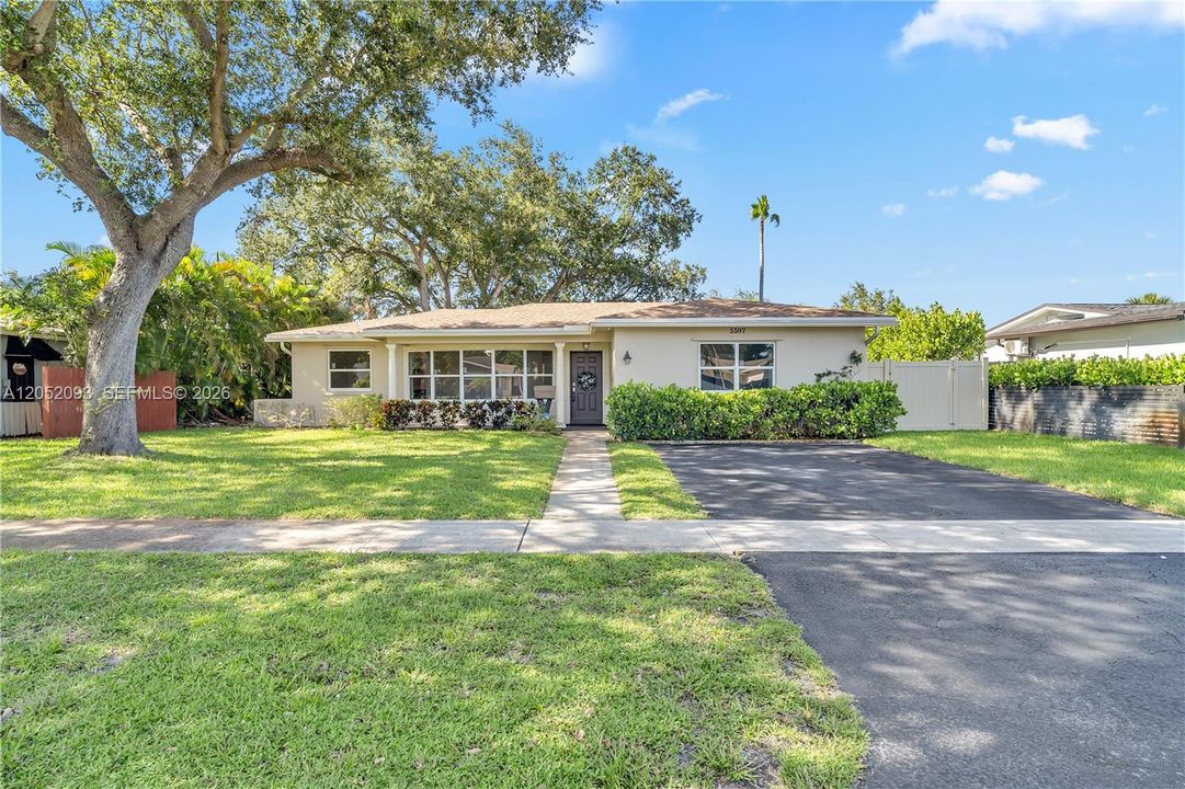 For Sale: $930,000 (4 beds, 3 baths, 2600 Square Feet)