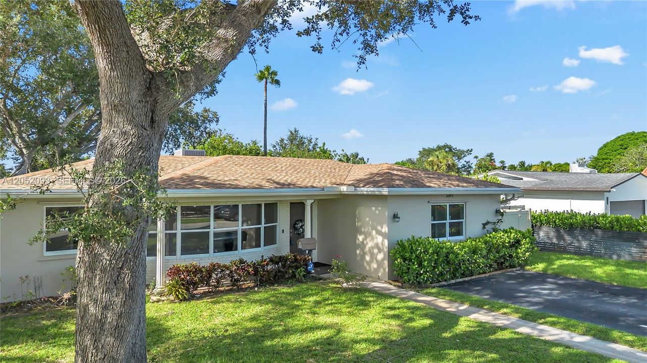 For Sale: $930,000 (4 beds, 3 baths, 2600 Square Feet)