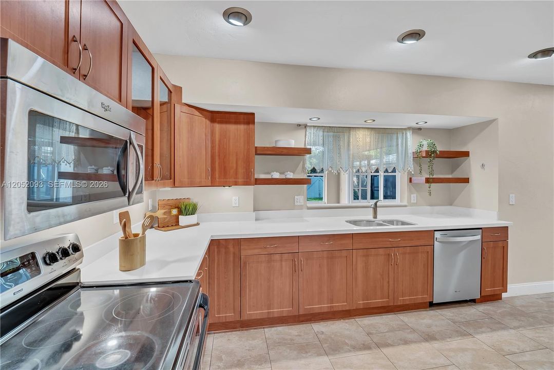 For Sale: $930,000 (4 beds, 3 baths, 2600 Square Feet)