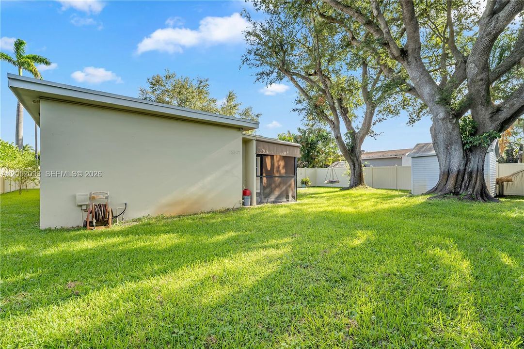 For Sale: $930,000 (4 beds, 3 baths, 2600 Square Feet)