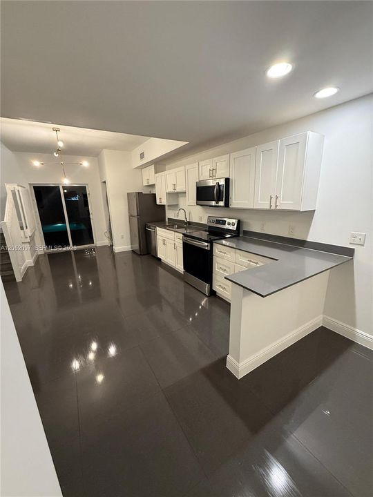 В аренду: $3,700 (3 спален, 2 ванн, 2810 Квадратных фут)