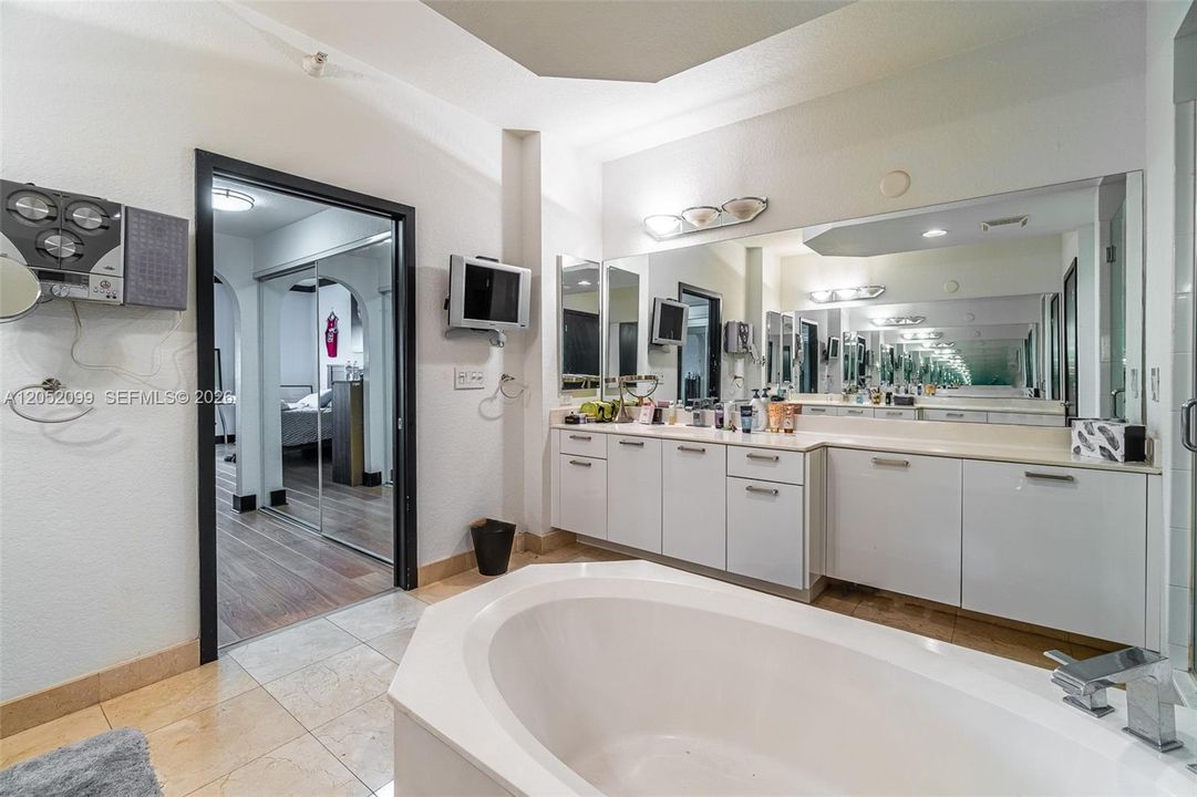 For Sale: $730,000 (3 beds, 2 baths, 2490 Square Feet)