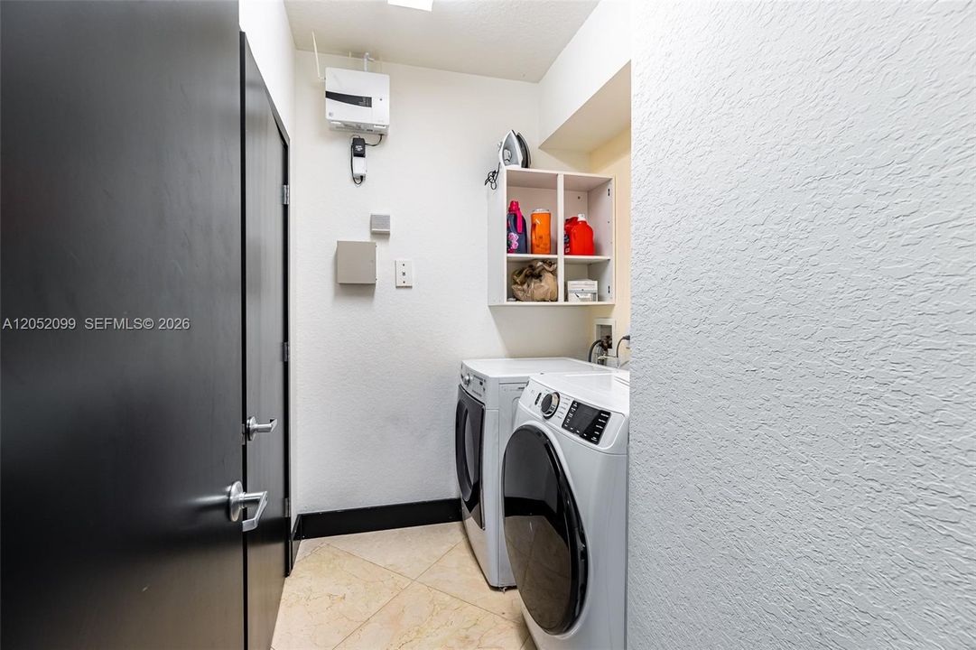 For Sale: $730,000 (3 beds, 2 baths, 2490 Square Feet)