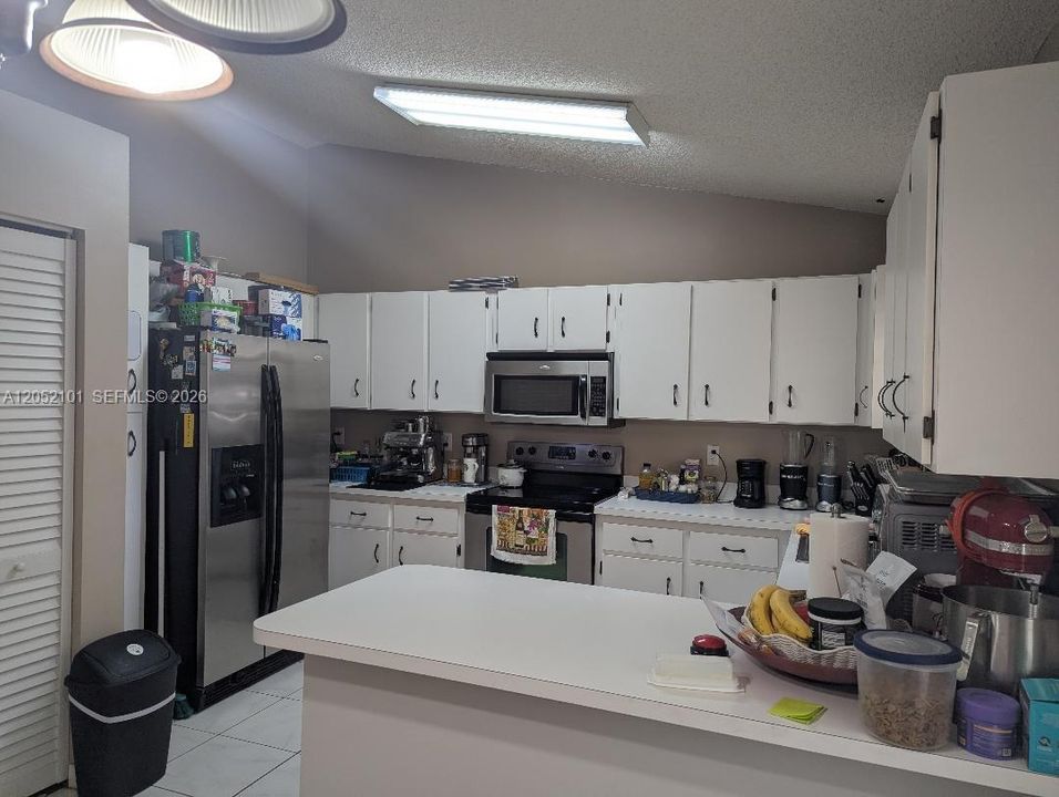 For Sale: $324,900 (2 beds, 2 baths, 1185 Square Feet)