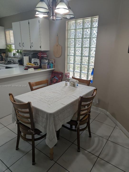For Sale: $324,900 (2 beds, 2 baths, 1185 Square Feet)