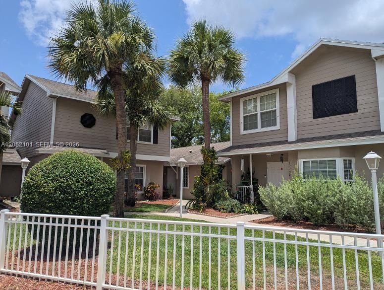 For Sale: $324,900 (2 beds, 2 baths, 1185 Square Feet)