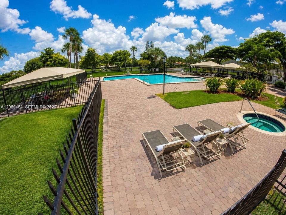 For Rent: $2,400 (2 beds, 2 baths, 1256 Square Feet)