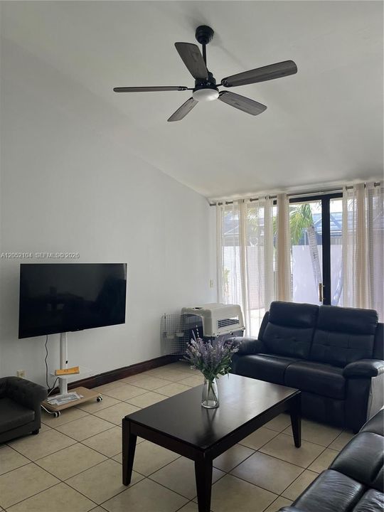 For Rent: $2,400 (2 beds, 2 baths, 1256 Square Feet)