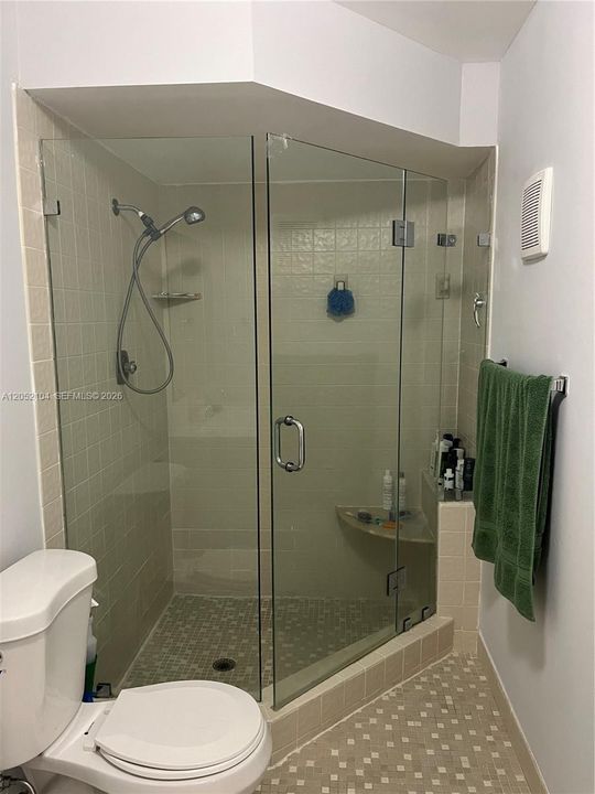 For Rent: $2,400 (2 beds, 2 baths, 1256 Square Feet)
