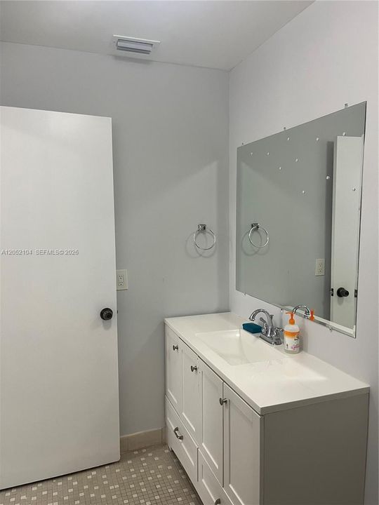 For Rent: $2,400 (2 beds, 2 baths, 1256 Square Feet)