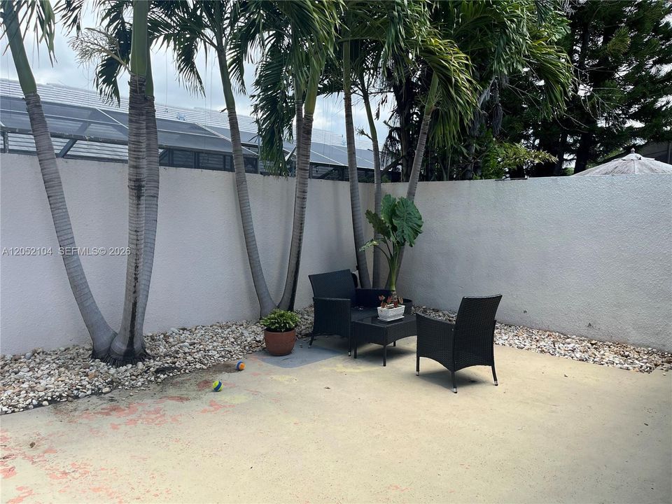 For Rent: $2,400 (2 beds, 2 baths, 1256 Square Feet)