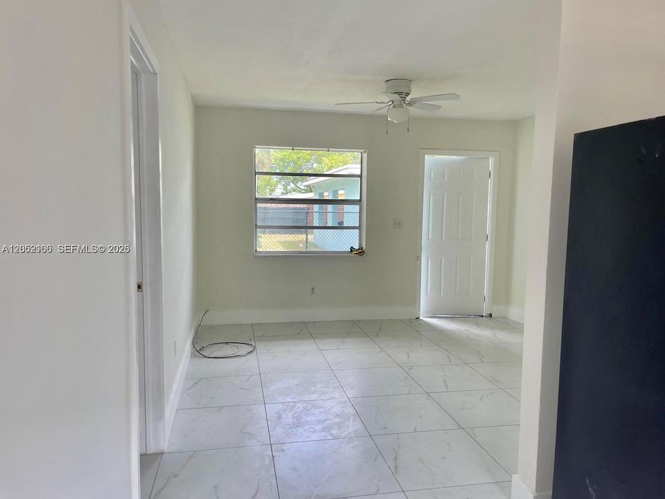 For Rent: $1,414 (1 beds, 1 baths, 2363 Square Feet)