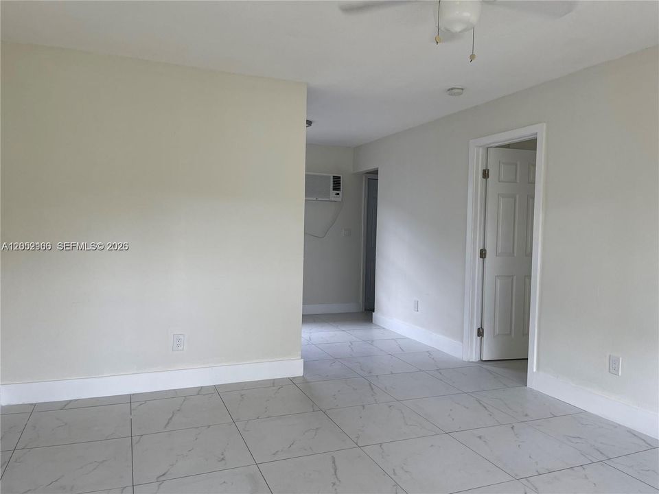 For Rent: $1,414 (1 beds, 1 baths, 2363 Square Feet)