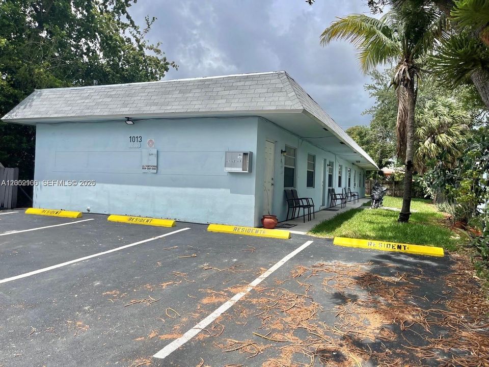 For Rent: $1,414 (1 beds, 1 baths, 2363 Square Feet)