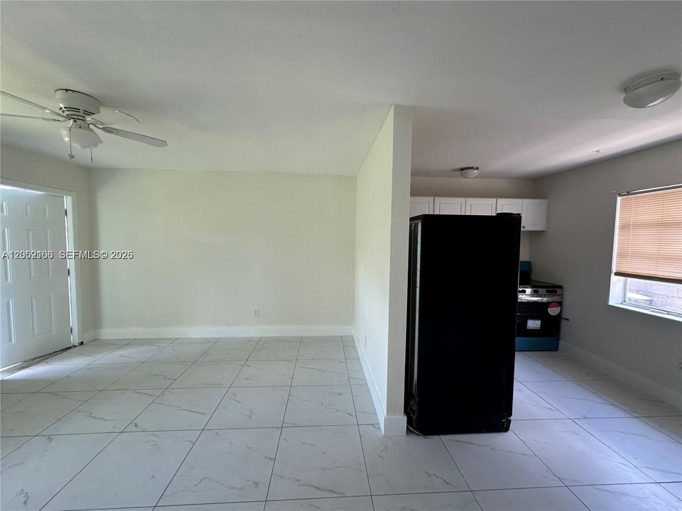 For Rent: $1,414 (1 beds, 1 baths, 2363 Square Feet)