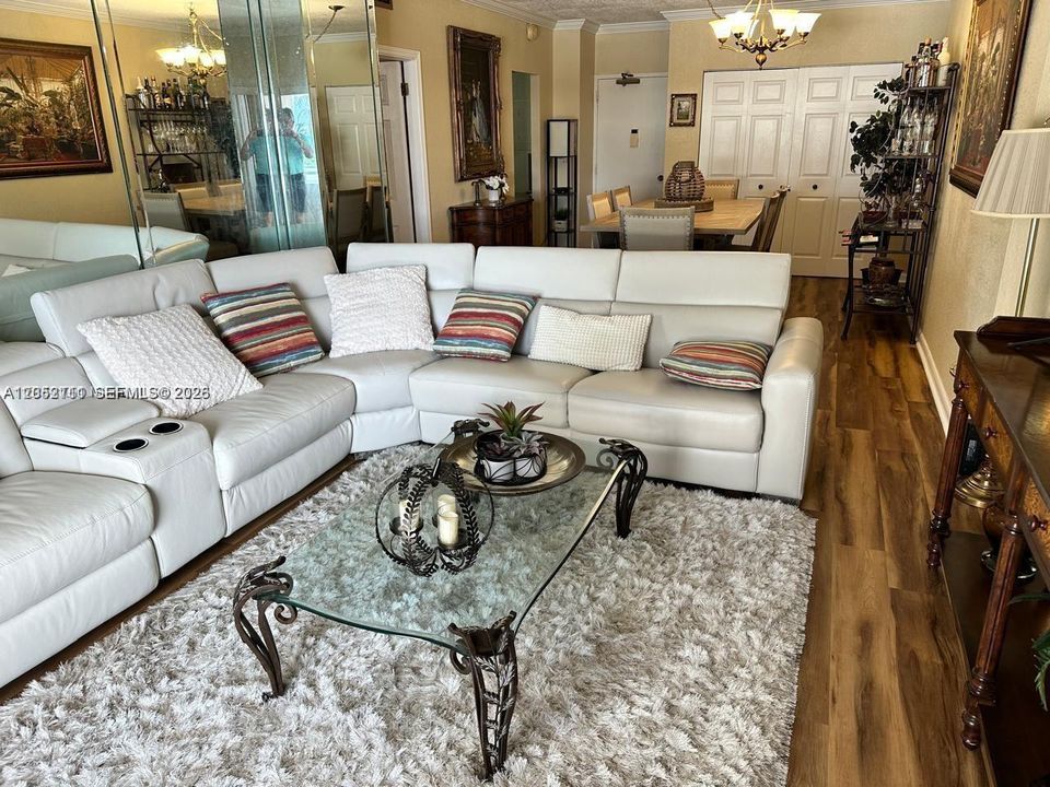 En Venta: $325,000 (1 camas, 1 baños, 870 Pies cuadrados)