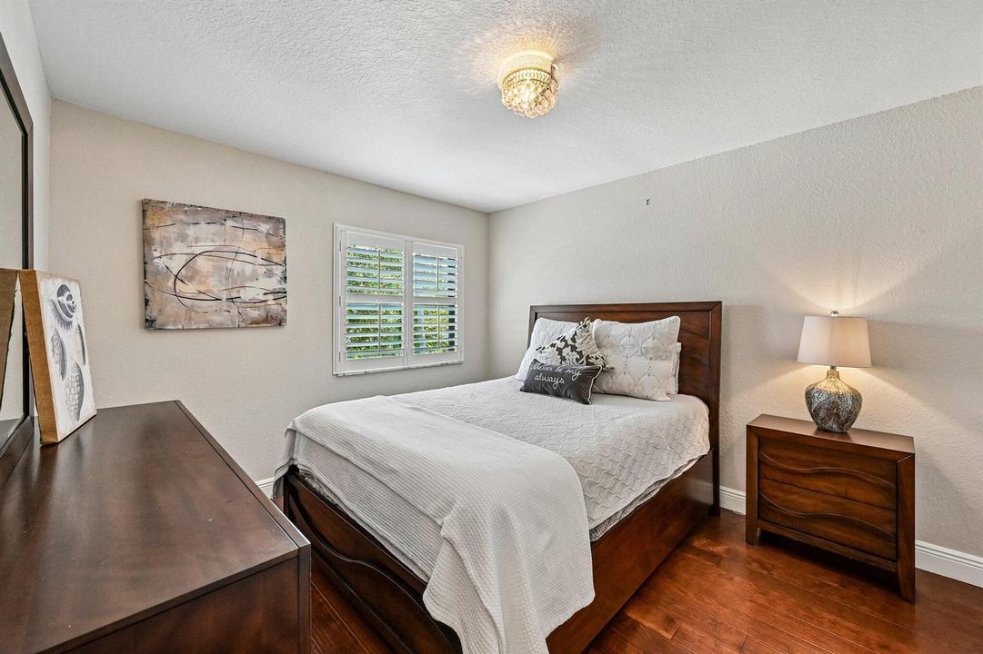 37-web-or-mls-Center Stone Ln-S1107-031