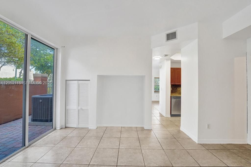 For Rent: $2,800 (3 beds, 2 baths, 1396 Square Feet)
