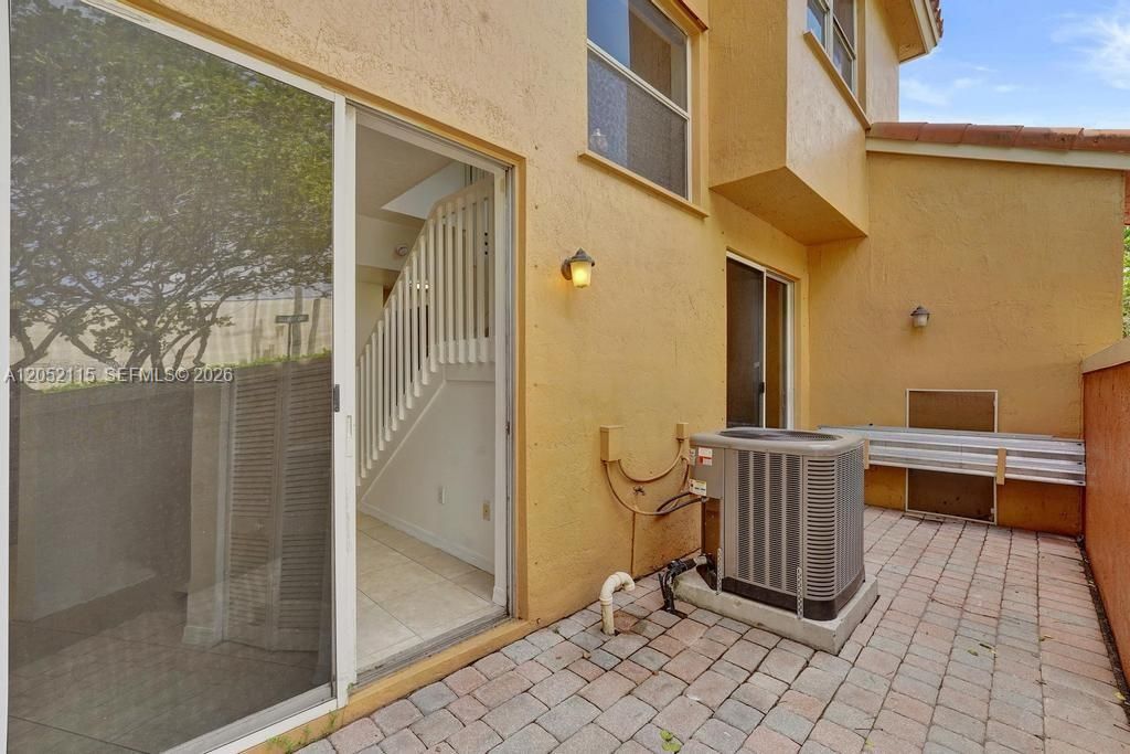 For Rent: $2,800 (3 beds, 2 baths, 1396 Square Feet)